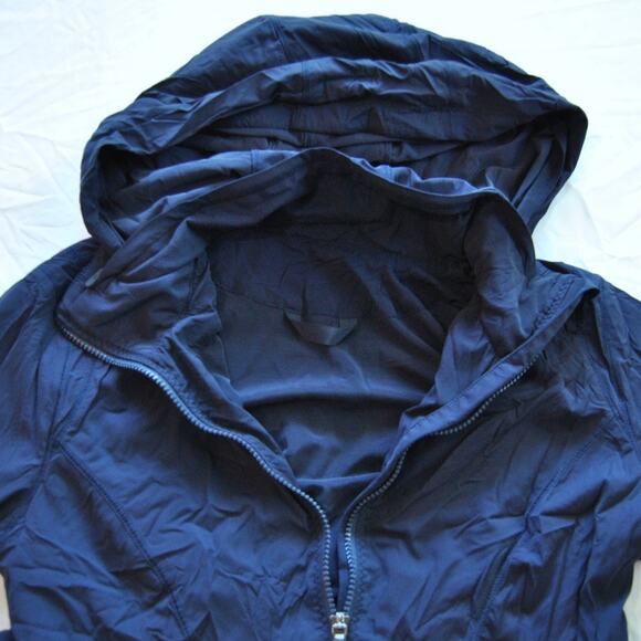 Lululemon Windbreaker with Hideaway Hoodie Size 10 Dark Blue - Picture 3 of 10